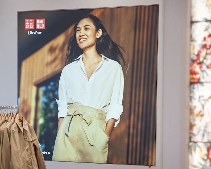 Woman lightbox for Uniqlo