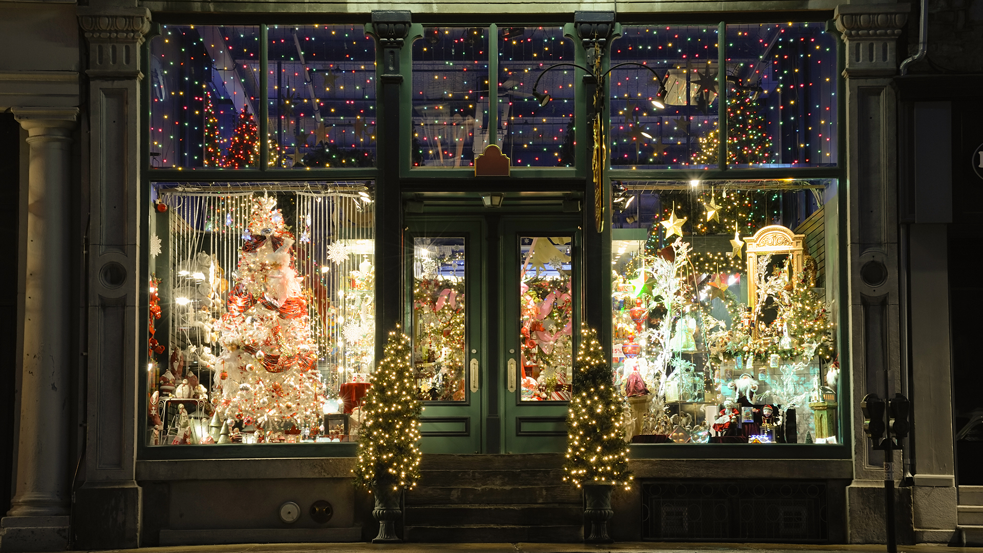 Christmas Window Displays The holiday musthaves Kendu