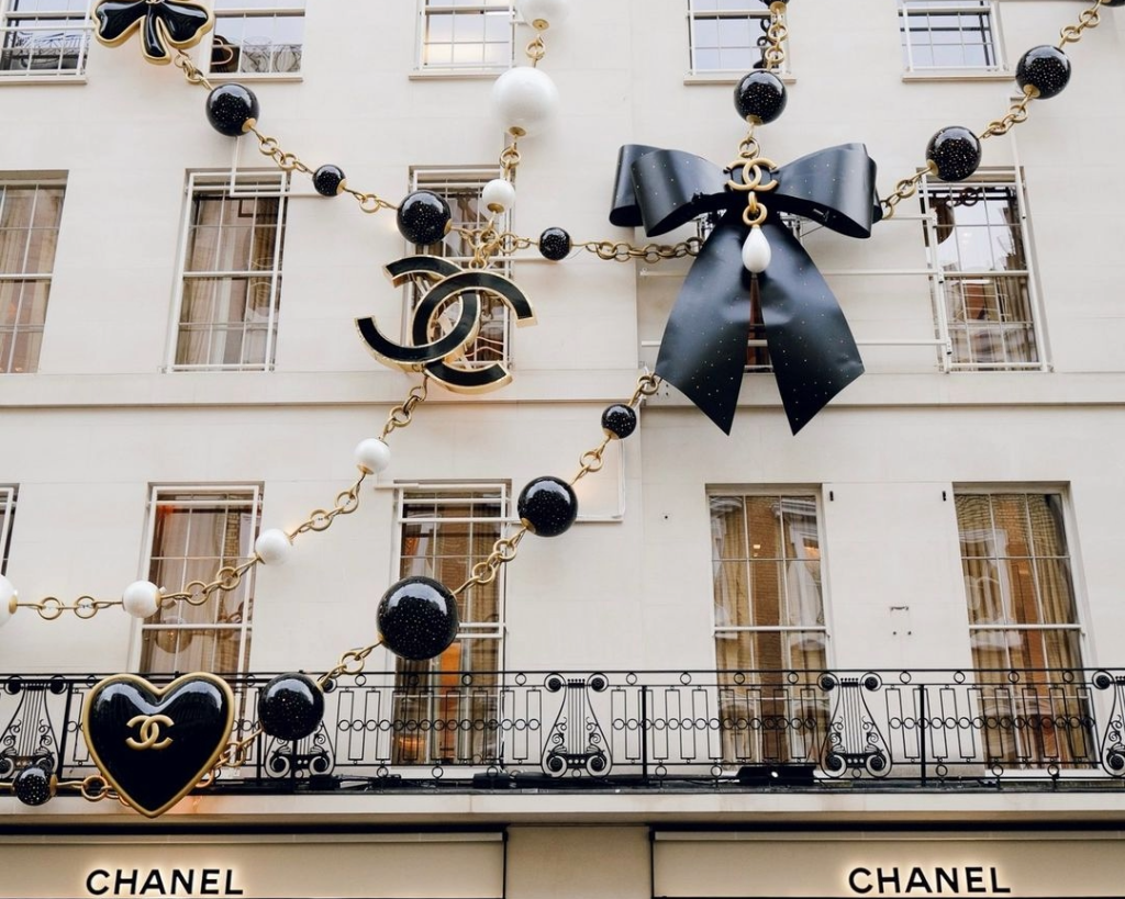 Image of the Chanel shop window
